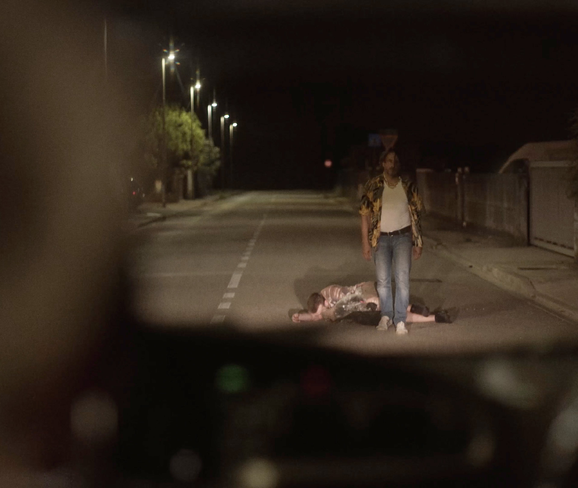 love-passing-by_stills-02