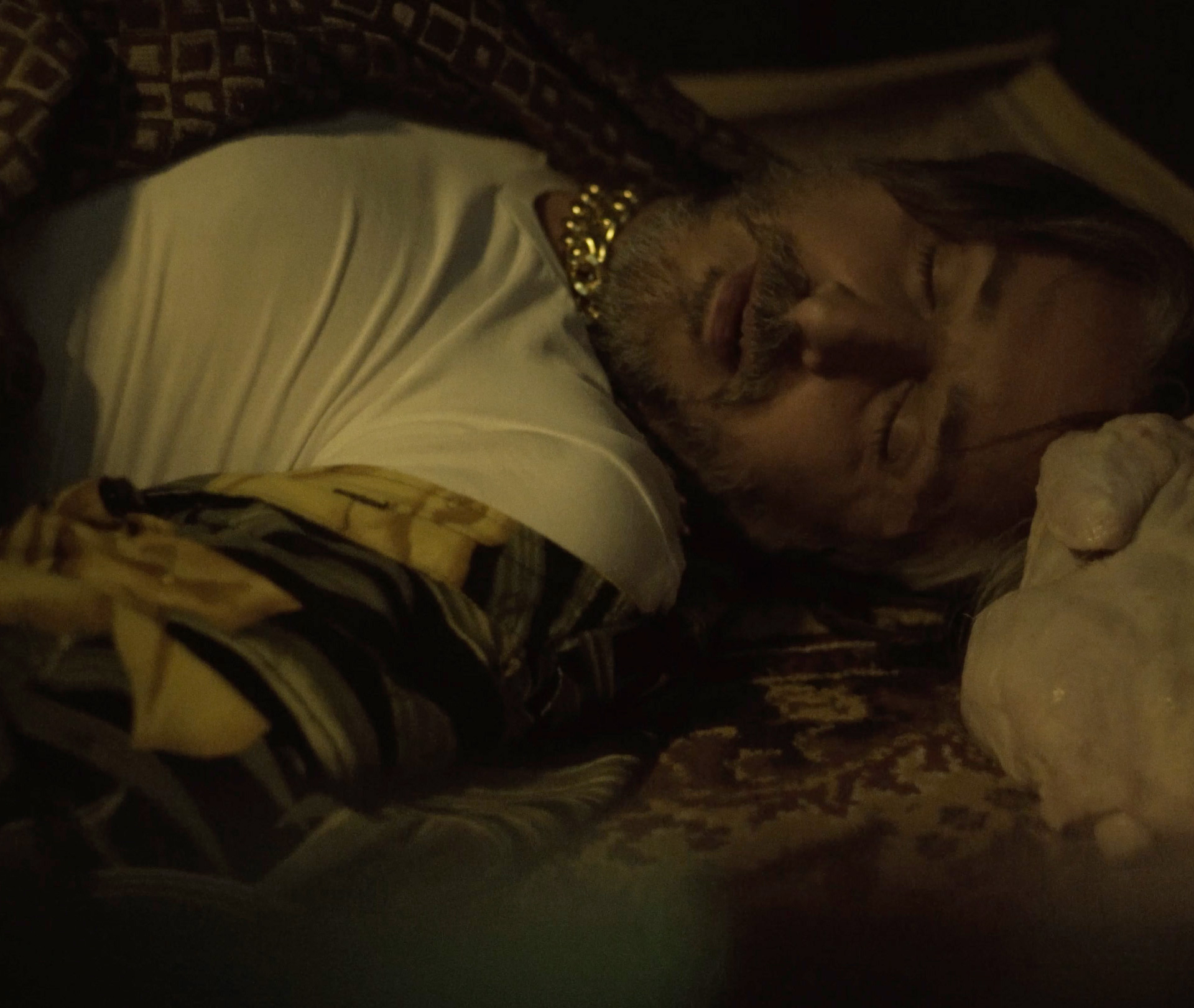 love-passing-by_stills-04