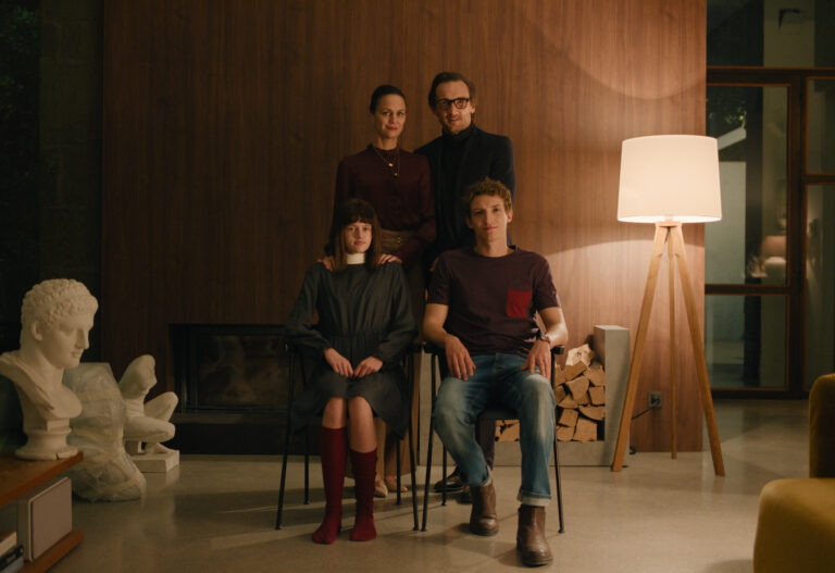 Family-Therapy_01_MAIN-PHOTO-1